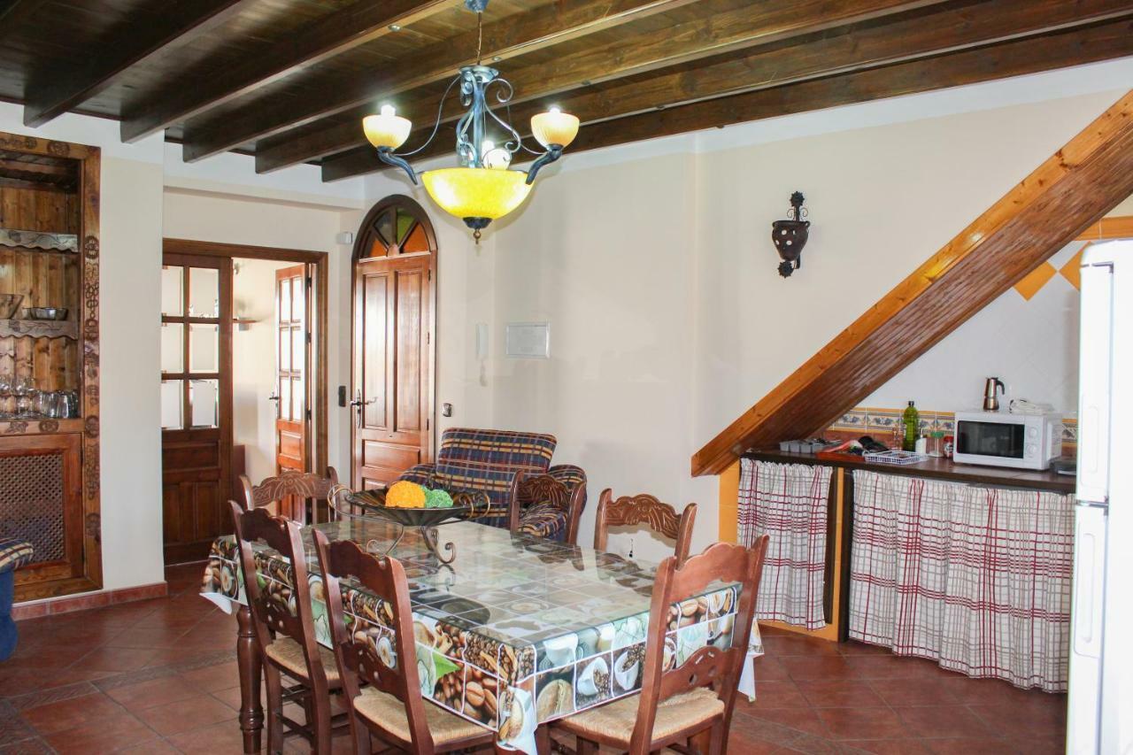 Casa De Teones Guest House Montecorto Luaran gambar
