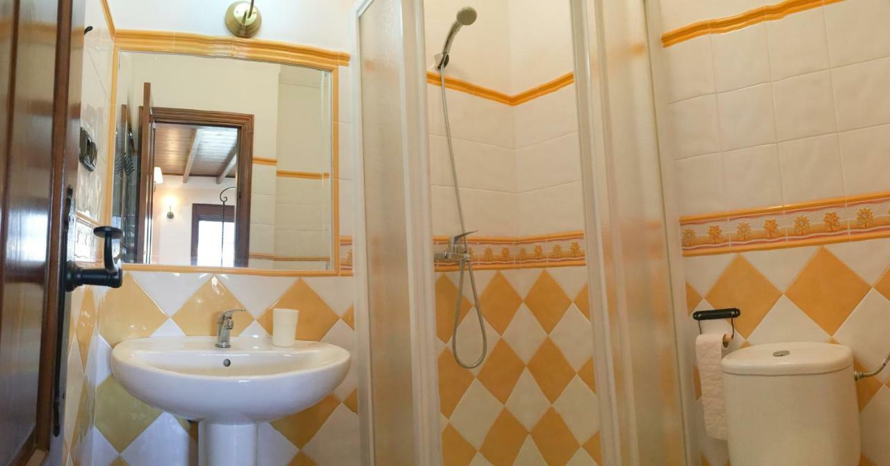 Casa De Teones Guest House Montecorto Luaran gambar